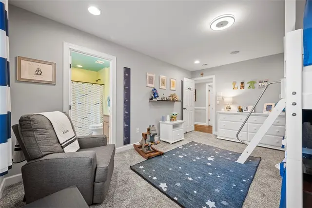 137 Sweetwater Drive gallery image 9