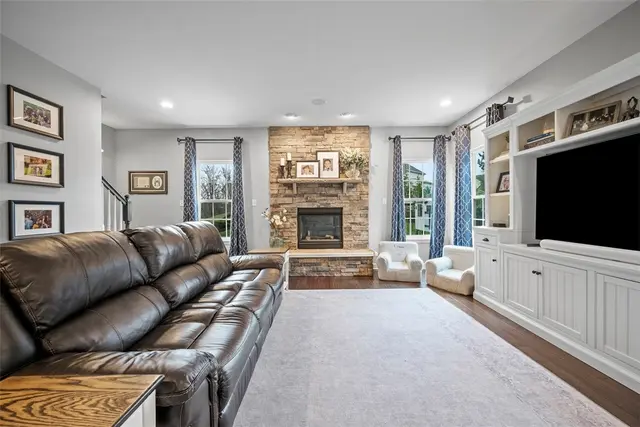 137 Sweetwater Drive gallery image 23