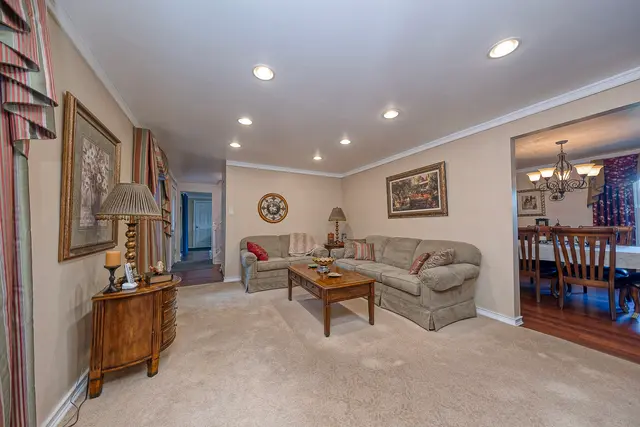 1373 Magee ROAD gallery image 5