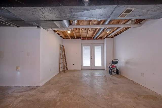 1373 Magee ROAD gallery image 8