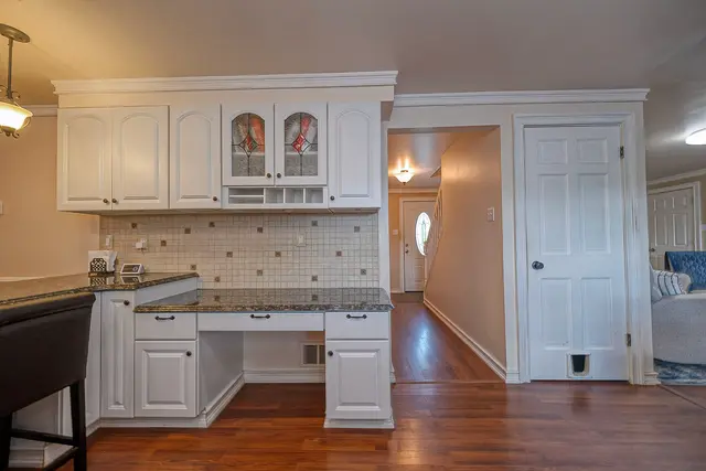 1373 Magee ROAD gallery image 9