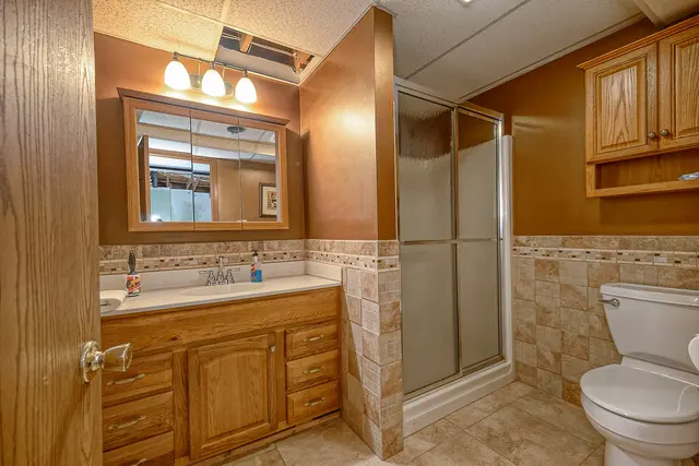 1373 Magee ROAD gallery image 12