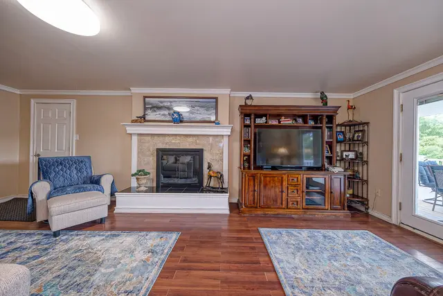 1373 Magee ROAD gallery image 14