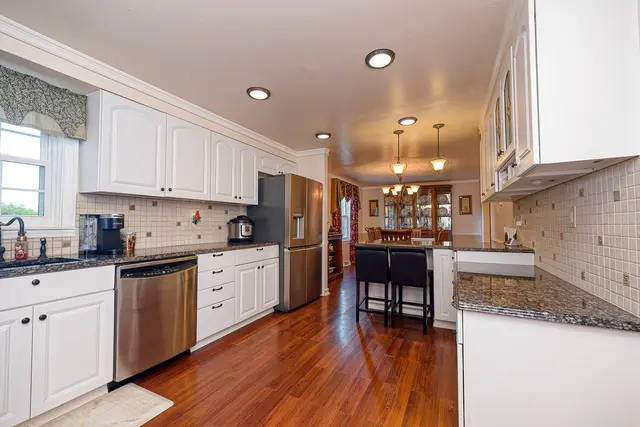 1373 Magee ROAD gallery image 15