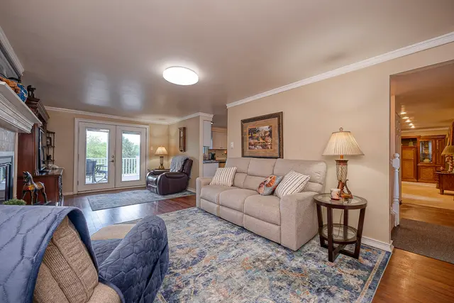 1373 Magee ROAD gallery image 19
