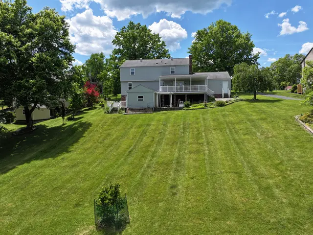 1373 Magee ROAD gallery image 20