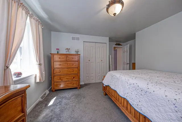 1373 Magee ROAD gallery image 30