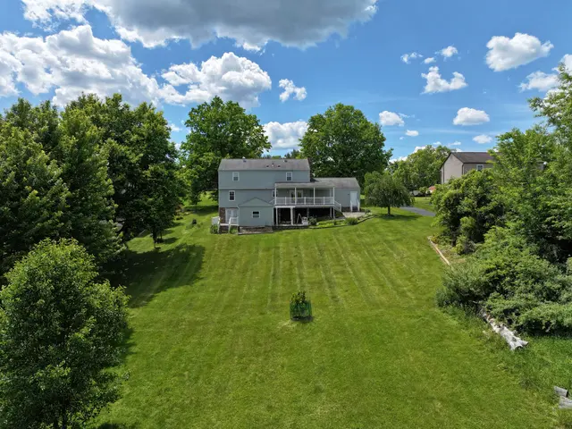 1373 Magee ROAD gallery image 35