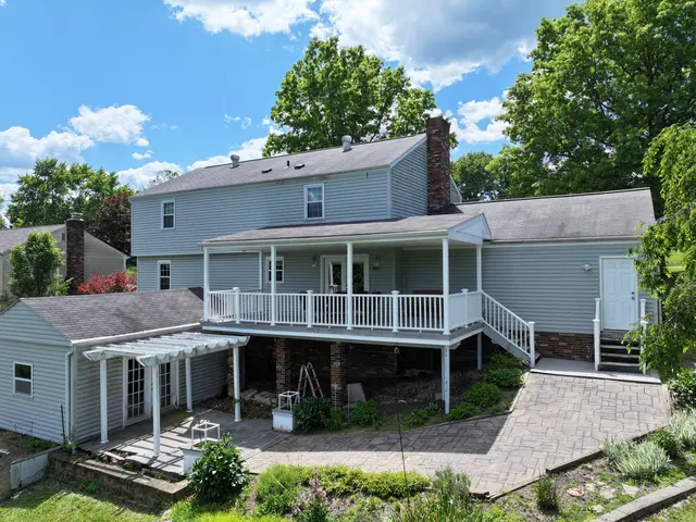 1373 Magee ROAD gallery image 37