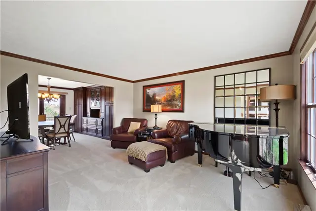 1375 Royal Oak Dr.