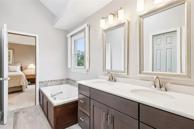 1386 Royal Oak Drive gallery image 3