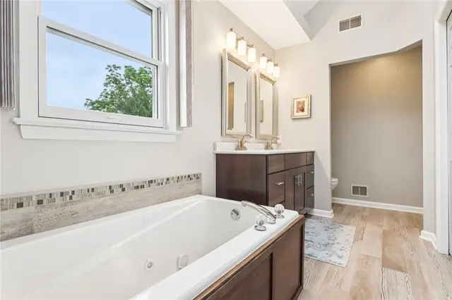 1386 Royal Oak Drive gallery image 7