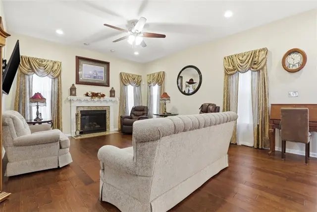 139 Olivia Avenue gallery image 19