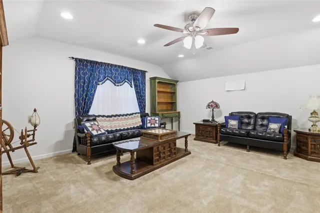 139 Olivia Avenue gallery image 33