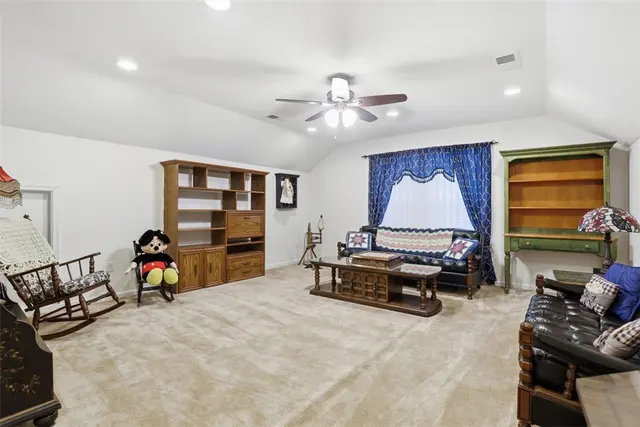 139 Olivia Avenue gallery image 34