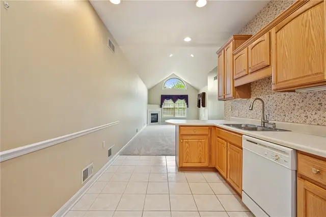 140 Canter Ln gallery image 6