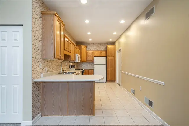 140 Canter Ln gallery image 15
