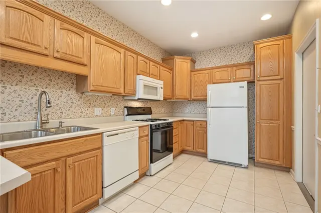 140 Canter Ln gallery image 16
