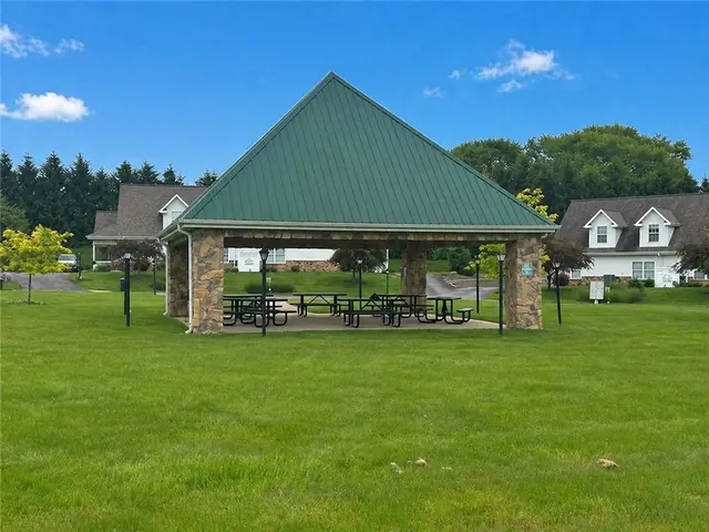 140 Canter Ln gallery image 34