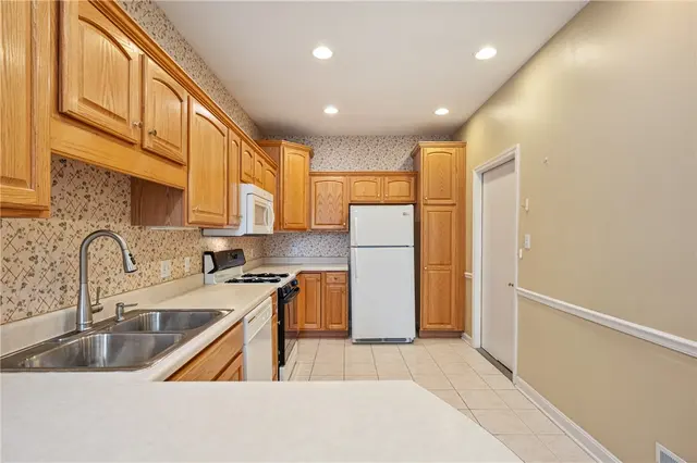 140 Canter Ln gallery image 35