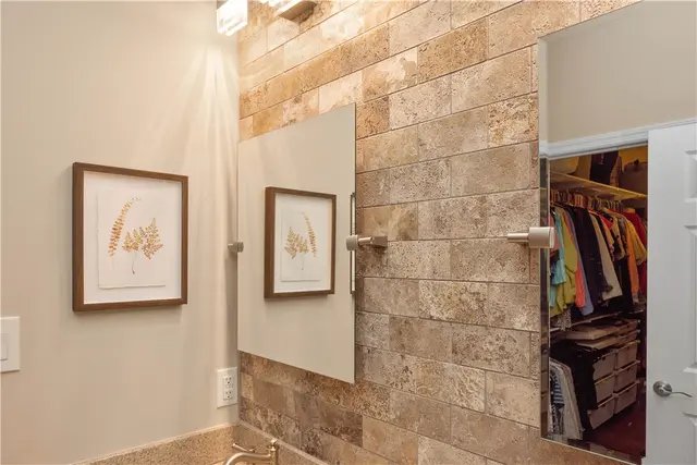 140 Washington Way gallery image 12