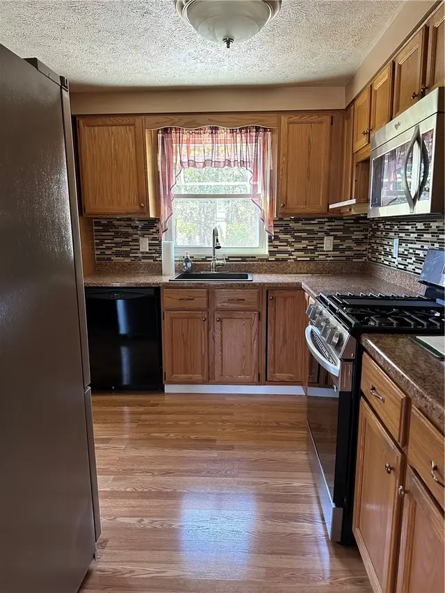 1400 Ivywood Dr gallery image 9
