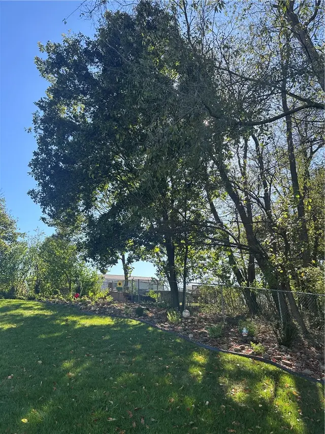 1400 Ivywood Dr gallery image 12