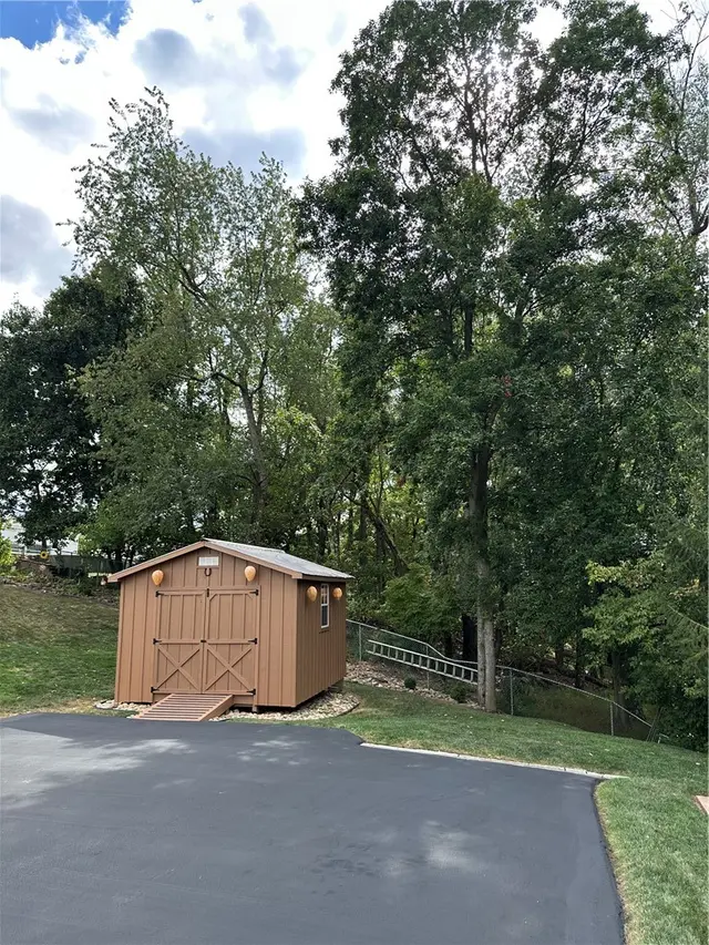 1400 Ivywood Dr gallery image 28