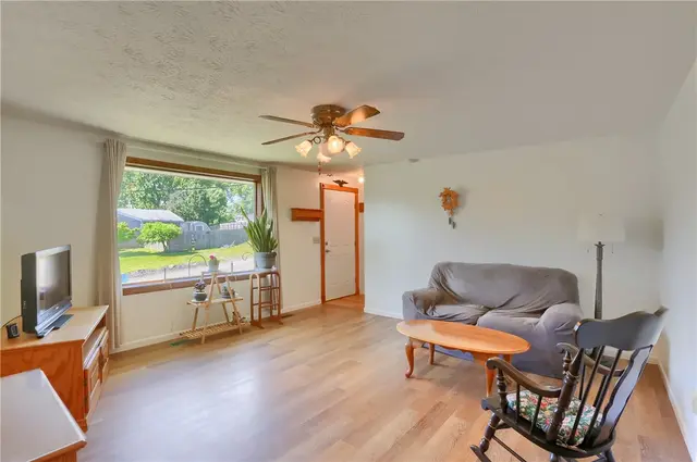 1401 Balsam Dr gallery image 3