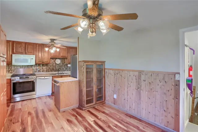 1401 Balsam Dr gallery image 4