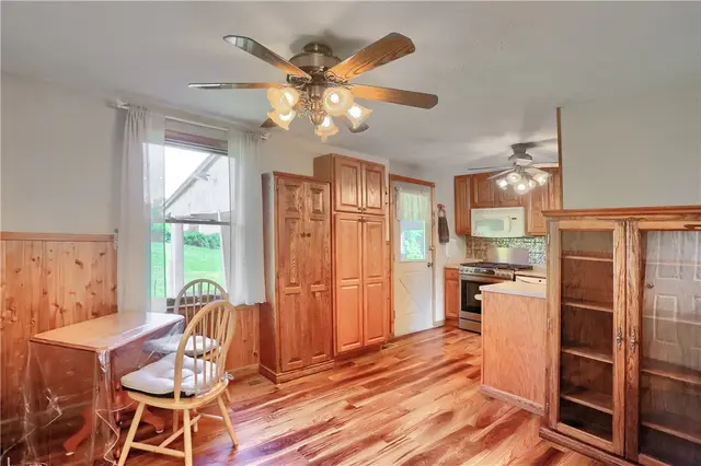 1401 Balsam Dr gallery image 6