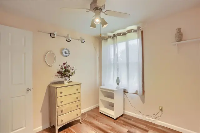 1401 Balsam Dr gallery image 7
