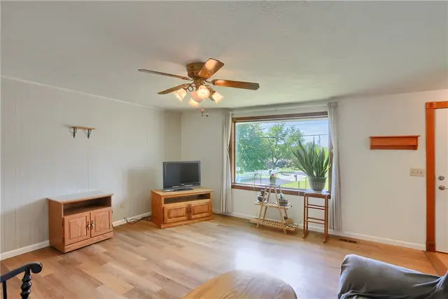 1401 Balsam Dr gallery image 11