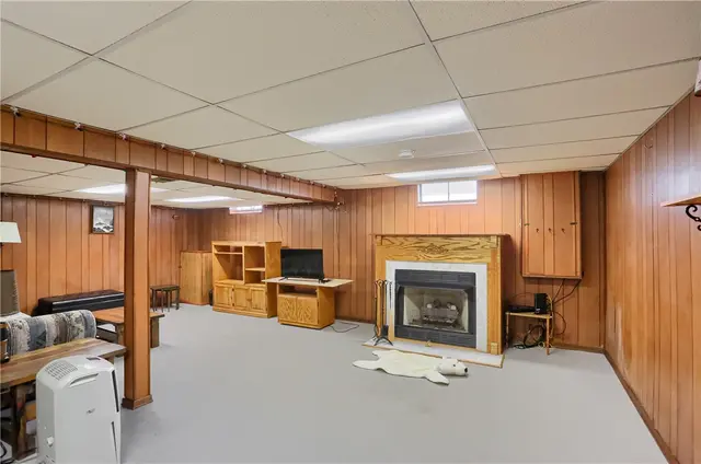1401 Balsam Dr gallery image 15