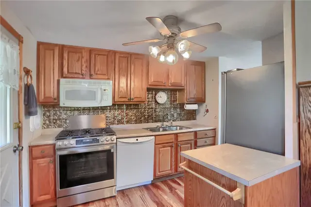 1401 Balsam Dr