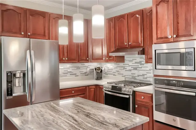 1403 Field Club Ct gallery image 19