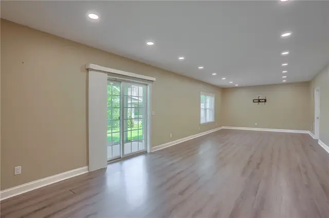 1403 Torrey Pine Drive gallery image 5