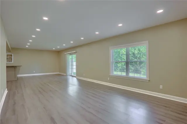 1403 Torrey Pine Drive gallery image 29