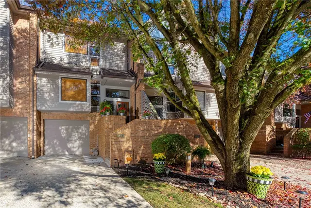 1403 Towne Square Dr gallery image 2