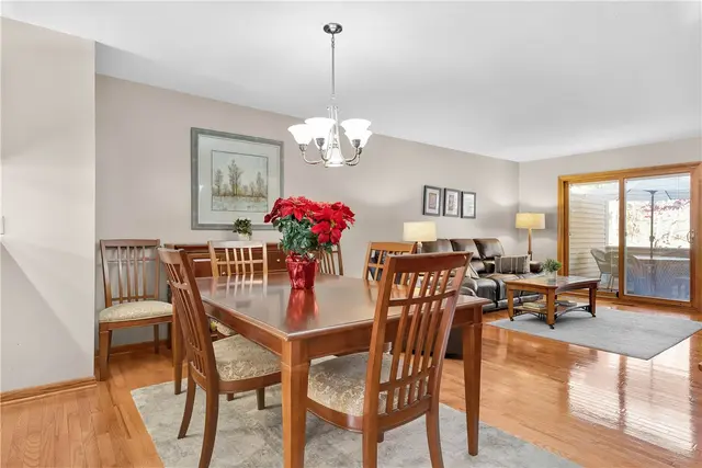 1403 Towne Square Dr gallery image 6