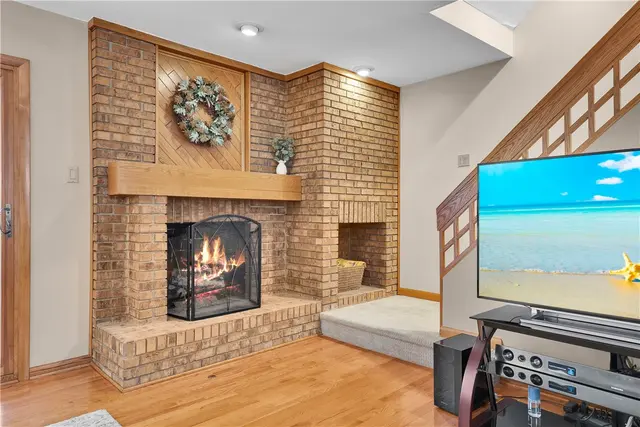 1403 Towne Square Dr gallery image 8