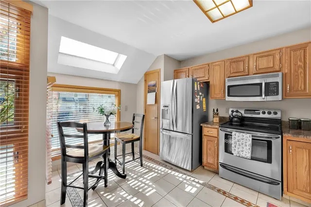 1403 Towne Square Dr gallery image 9