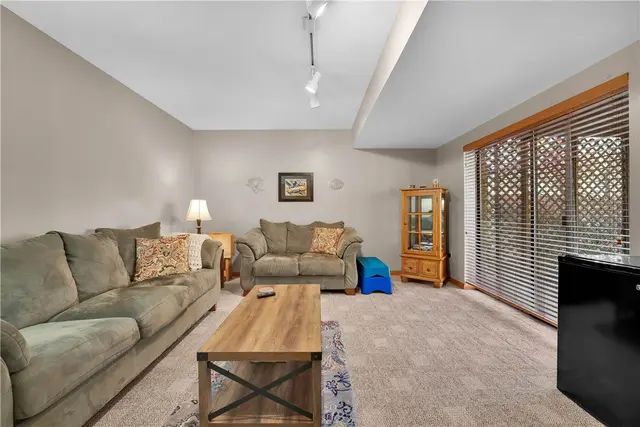 1403 Towne Square Dr gallery image 10