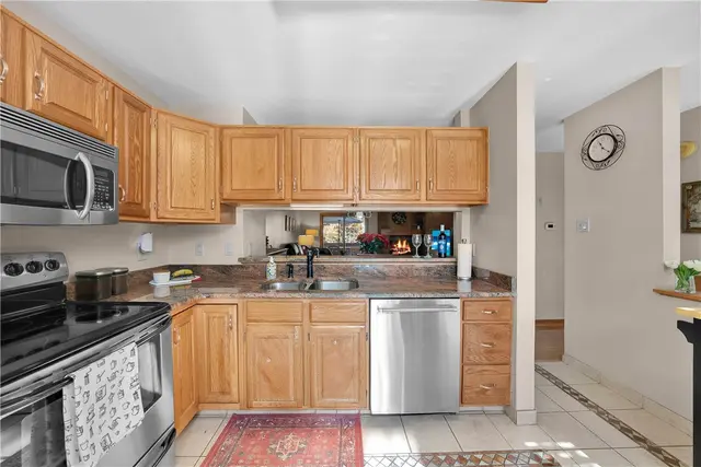 1403 Towne Square Dr gallery image 11