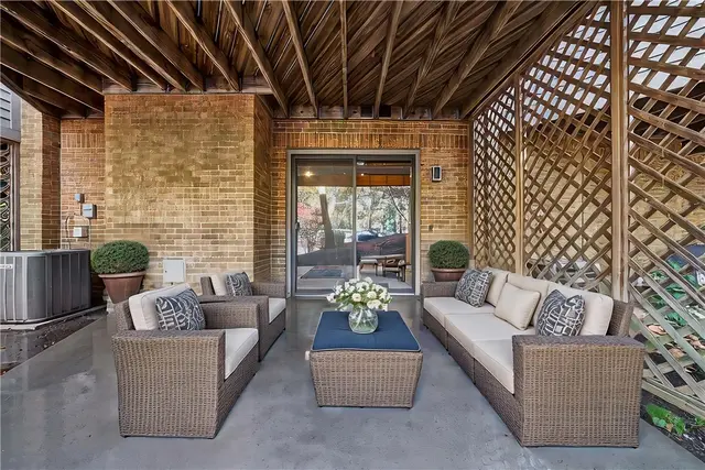 1403 Towne Square Dr gallery image 14