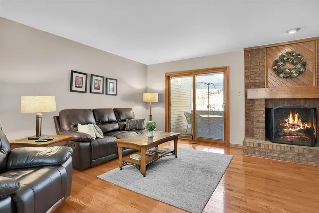 1403 Towne Square Dr gallery image 17