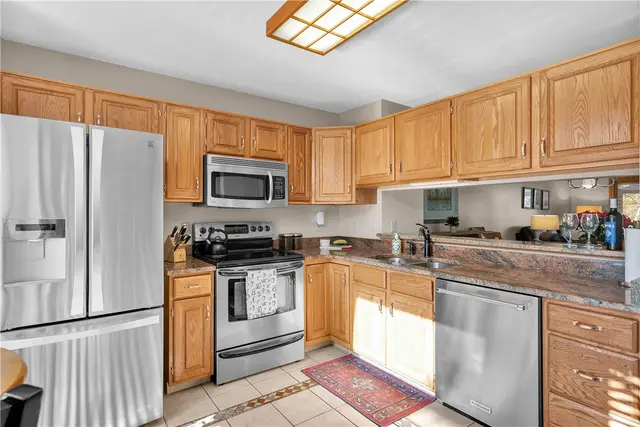 1403 Towne Square Dr gallery image 18