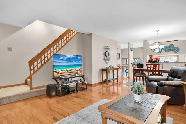 1403 Towne Square Dr gallery image 19