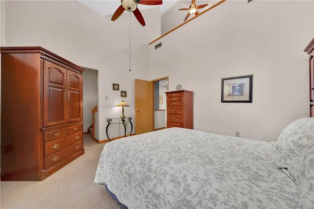 1403 Towne Square Dr gallery image 20