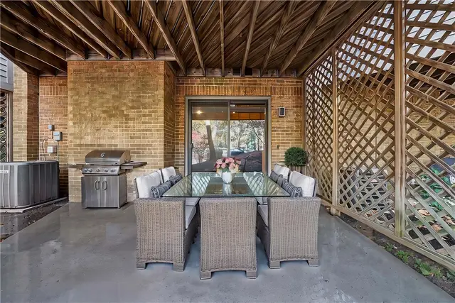 1403 Towne Square Dr gallery image 29
